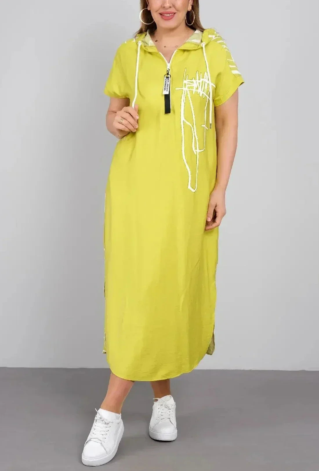 Langes stilvolles Kleid