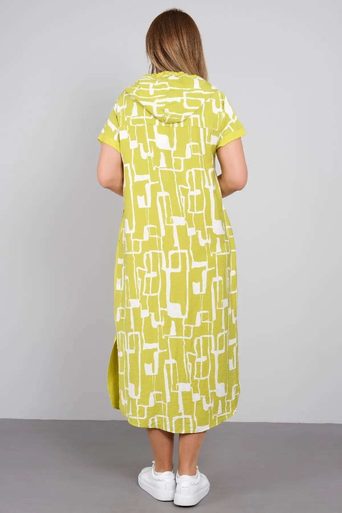 Langes stilvolles Kleid