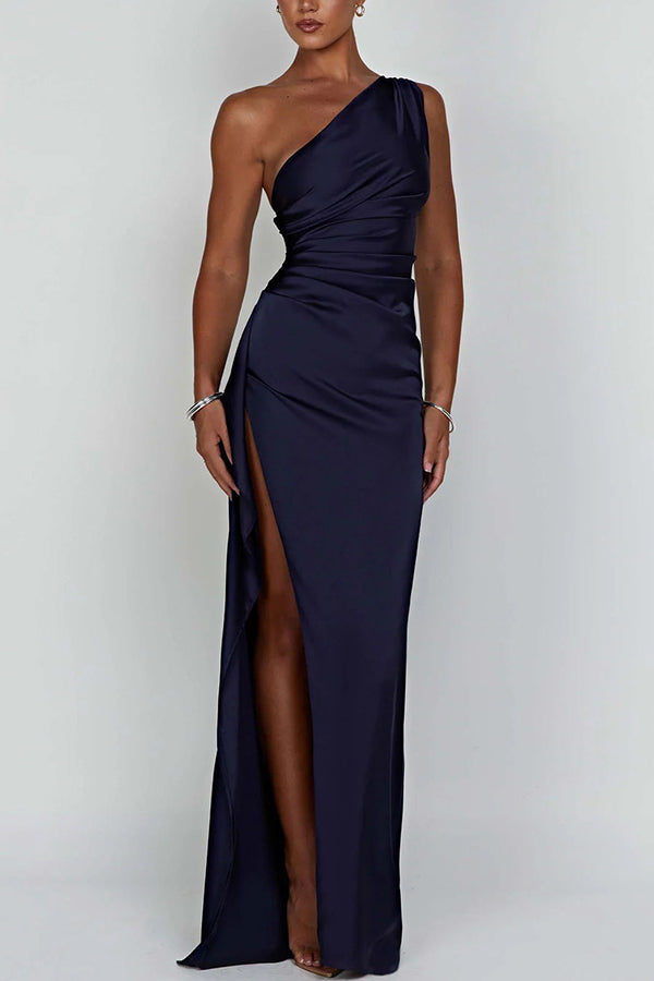 Satinkleid in Maxilänge mit Schlitz und Drapierung, One-Shoulder-Design