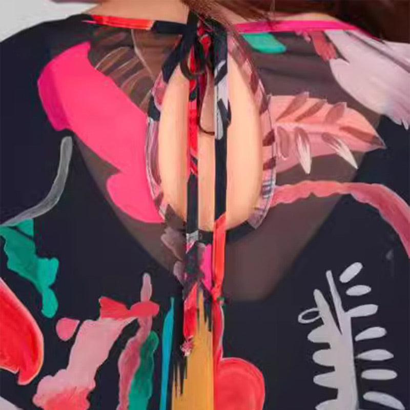 Vestido ligero de manga larga con un escote circular y un patrón de flores