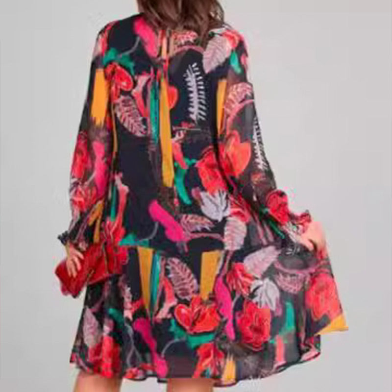 Vestido ligero de manga larga con un escote circular y un patrón de flores