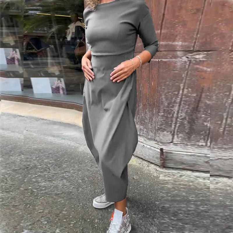 Einfaches, elegantes Damenkleid mit langen Ärmeln und Tasche