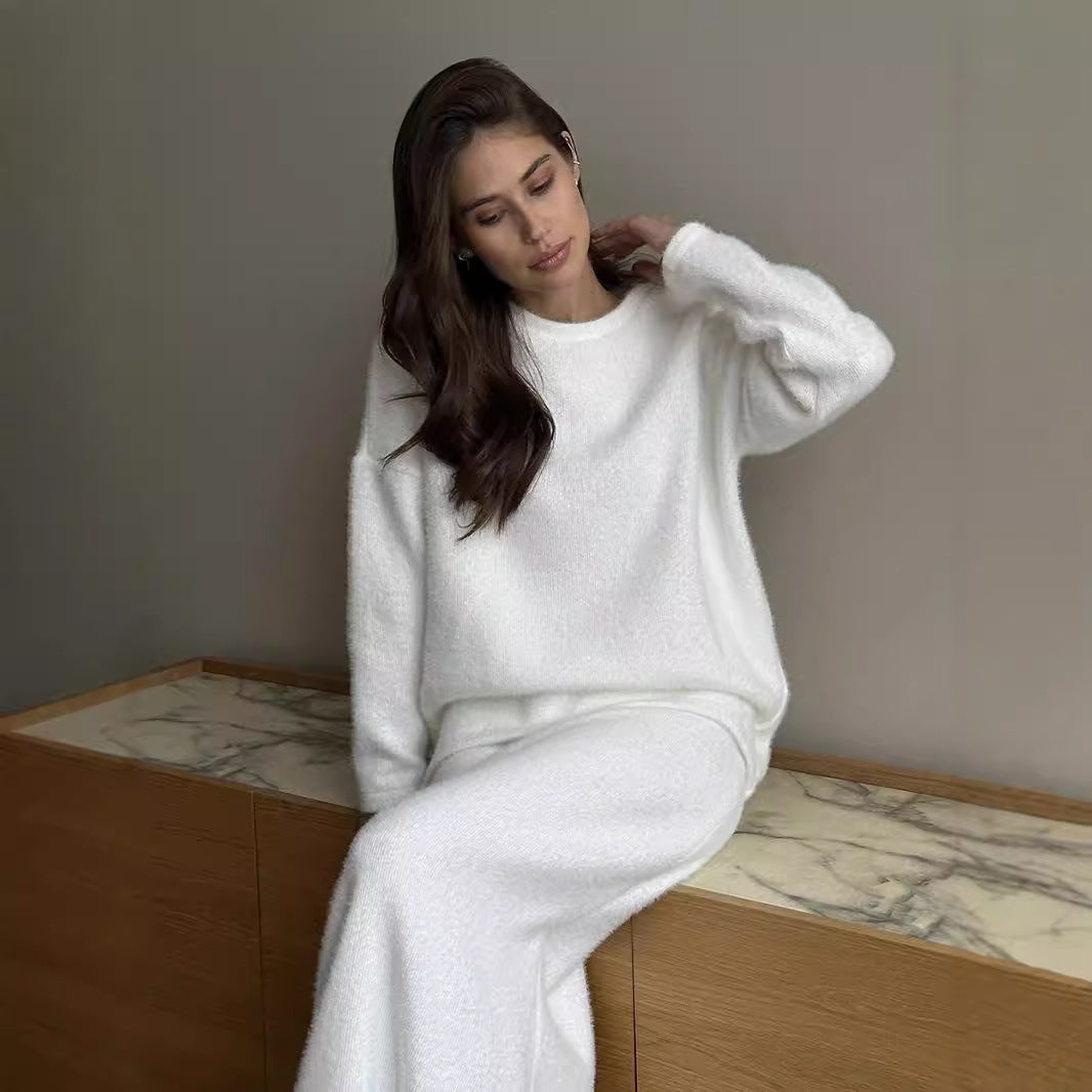Elegantes, kuscheliges Set aus Pullover und ausgestelltem Rock für Damen