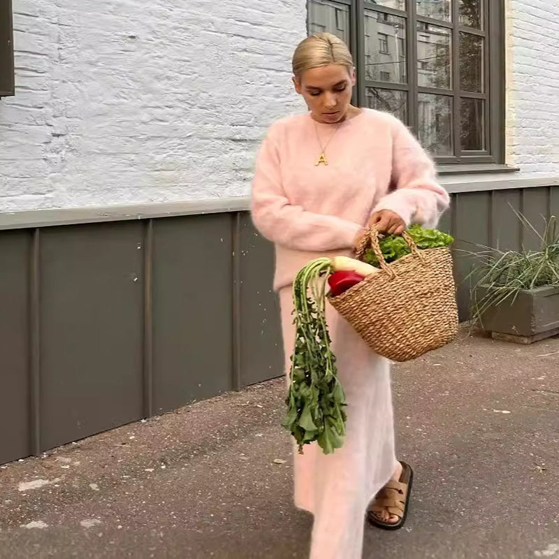 Elegantes, kuscheliges Set aus Pullover und ausgestelltem Rock für Damen