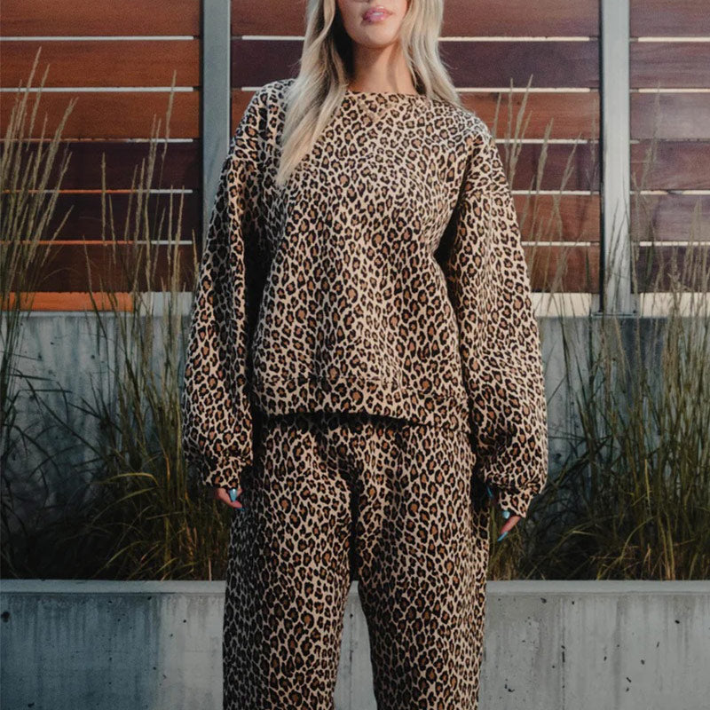 Damen-Outfit mit Leopardenmuster