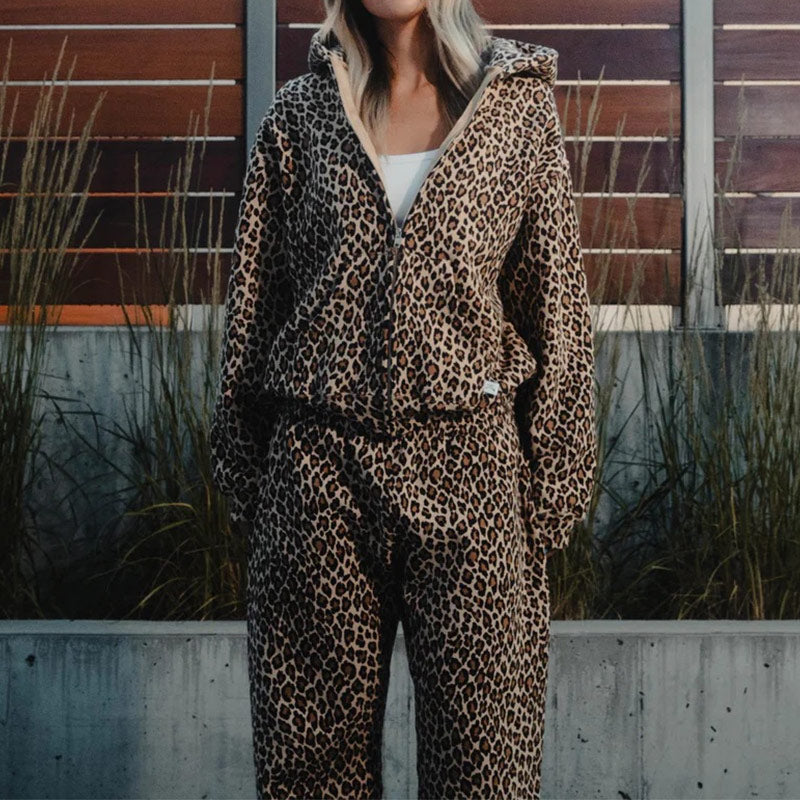 Damen-Outfit mit Leopardenmuster