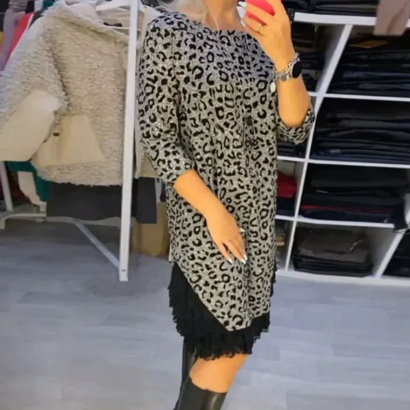 Damenkleid mit Leopardenmuster und Spitzenbesatz