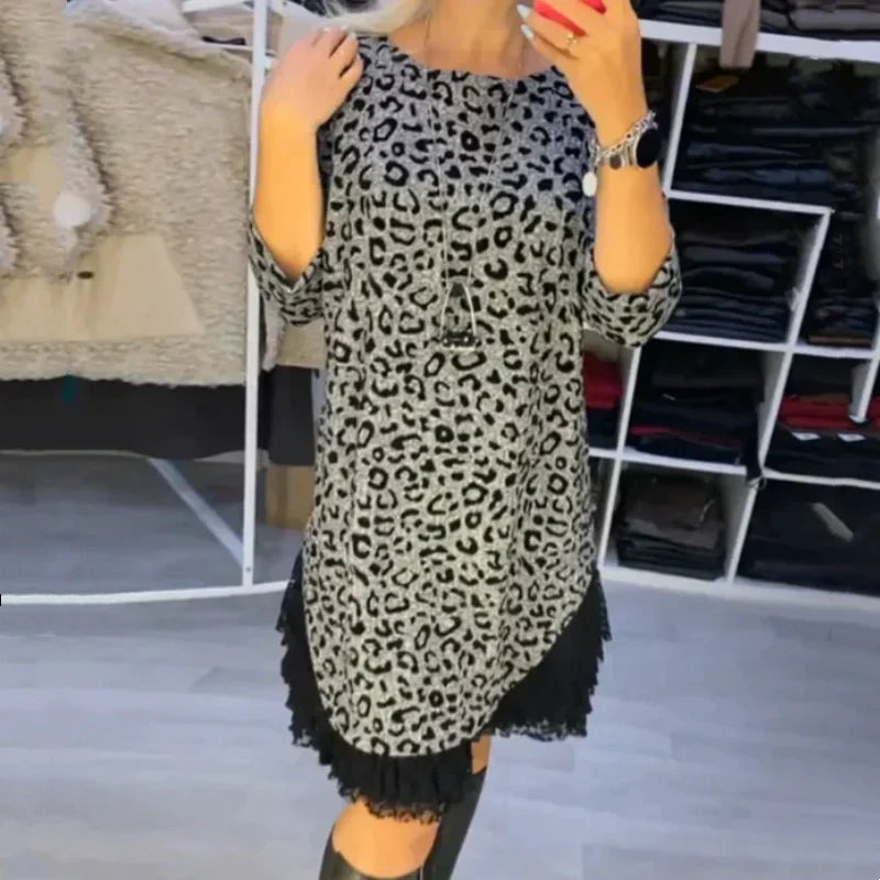 Damenkleid mit Leopardenmuster und Spitzenbesatz