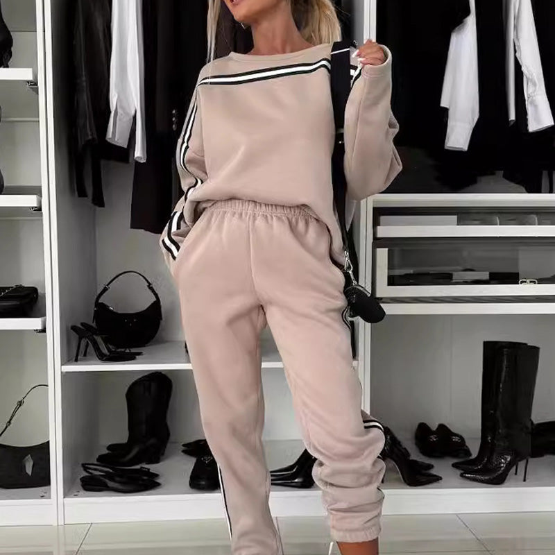 Tops y pantalones a rayas para mujeres.