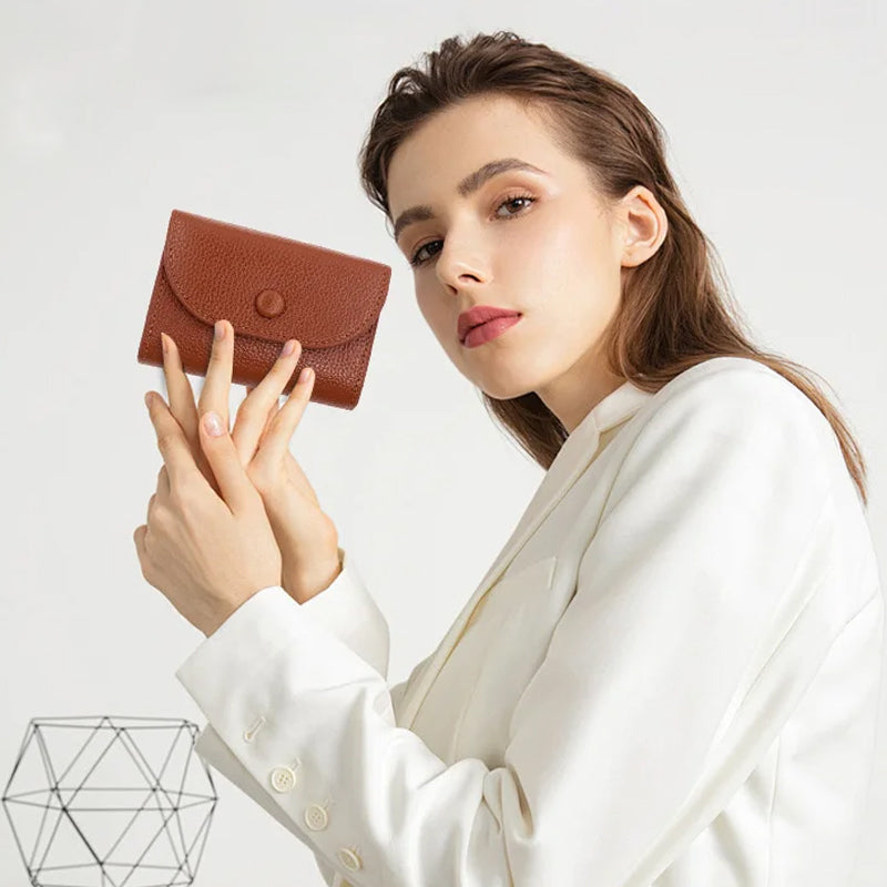 Billetera de moda hecha de cuero PU con patrón de lichi y práctico cierre de botones
