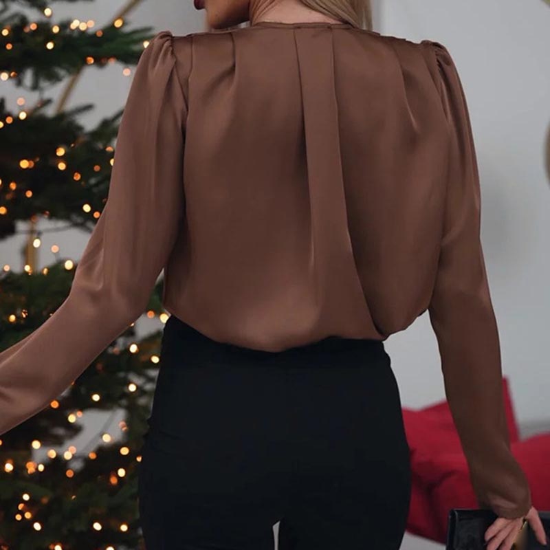 🔥Gran venta 50% de descuento🔥Blusa de satén de lujo con escote en V y detalle de rosa para mujer