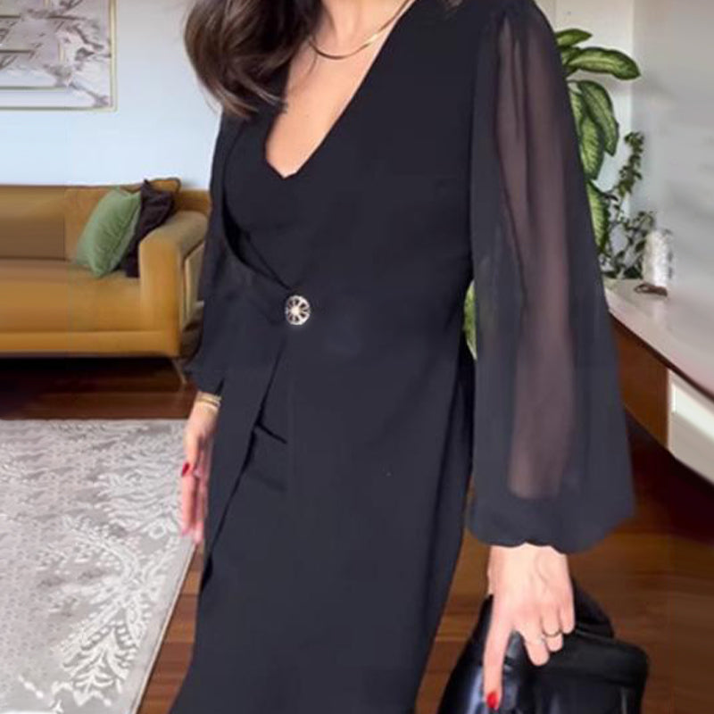 Vestido elegante con un cuello en V y mangas largas de linterna hechas de malla para mujeres