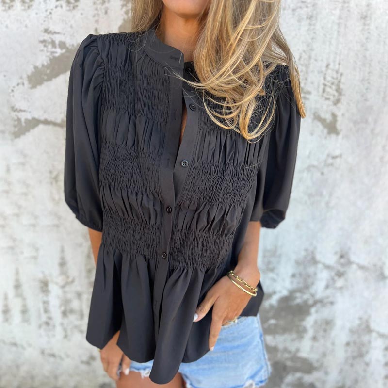 Camisa casual y plisada de mujeres con un escote redondo y botones