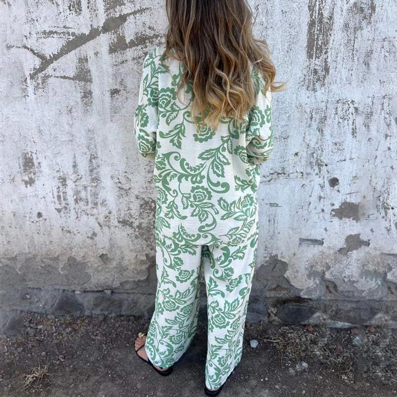 Ejecutoso conjunto de 2 partes de 2 partes hecho de botón de inversión impreso y pantalones con una pierna ancha para mujeres