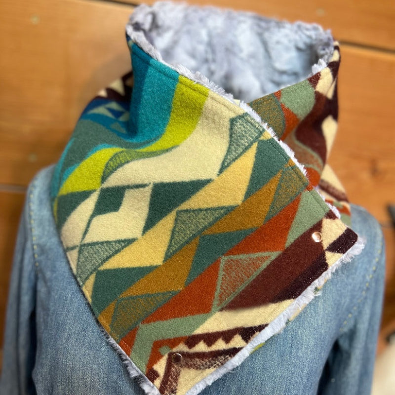 Bedruckter Damen-Schlauchschal mit Knopf