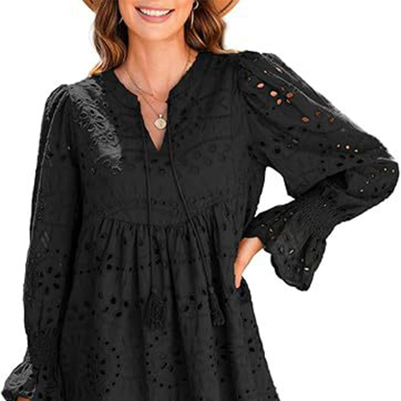 Damenkleid mit V-Ausschnitt, Schnürung, Lochmuster und ausgestellten Ärmeln