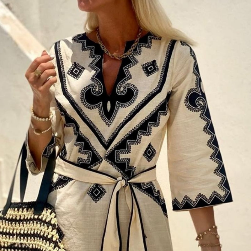 Vestido boho de damas con patrón de geometría de etno, cuello en V y cinturón