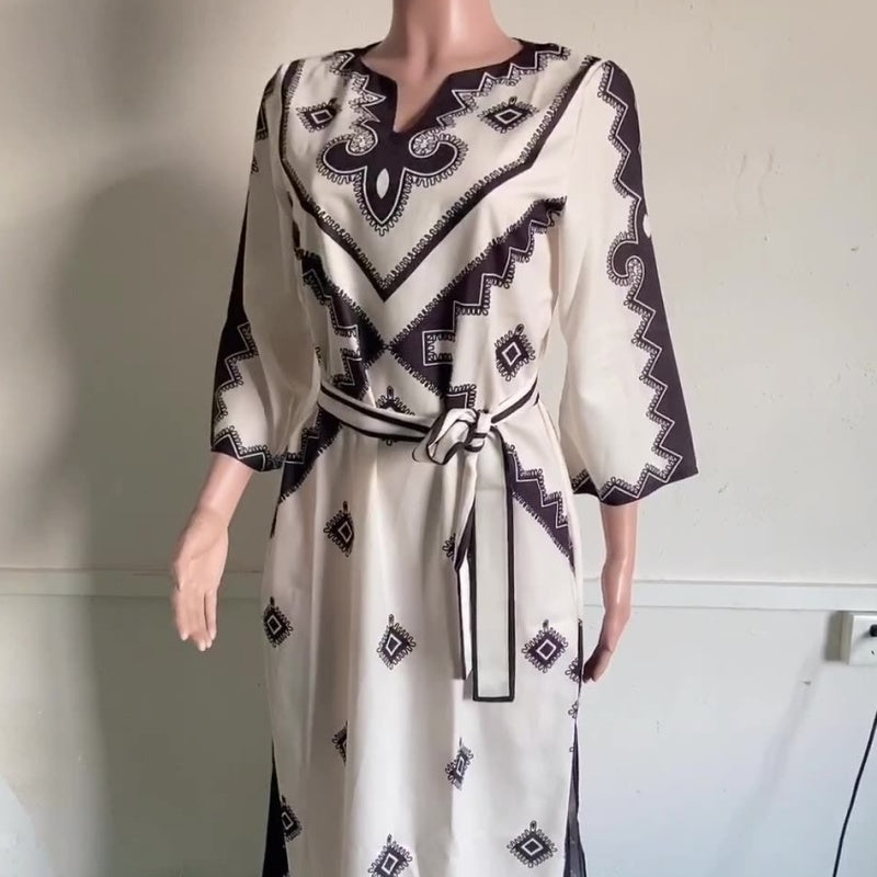 Vestido boho de damas con patrón de geometría de etno, cuello en V y cinturón
