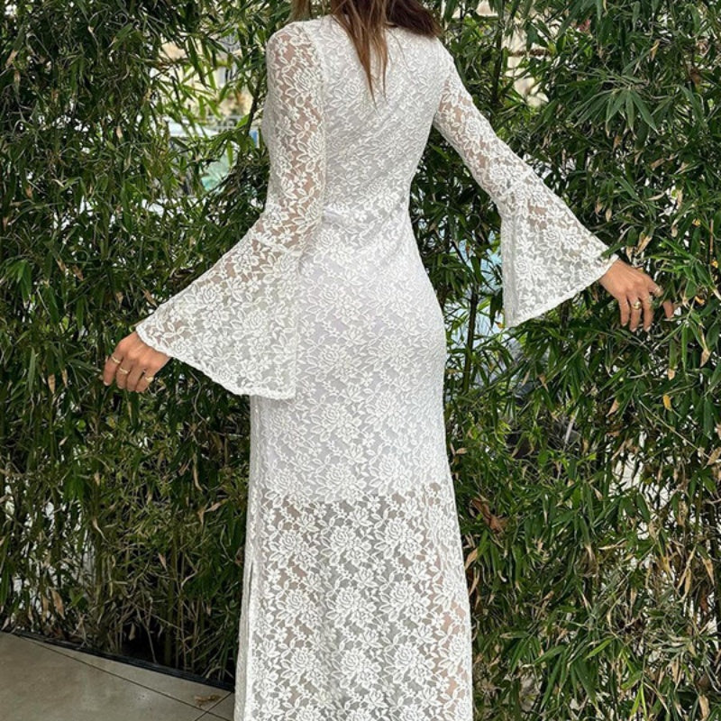 Vestido de encaje con mangas de trompeta, dobladillo de ranura y corte de cintura