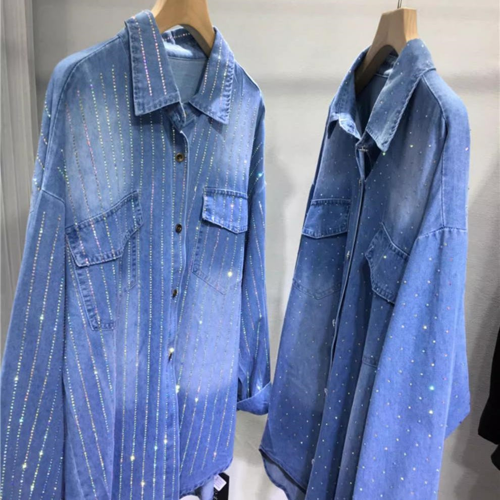 Camisa de jean femenina con diamantes de imitación y botón