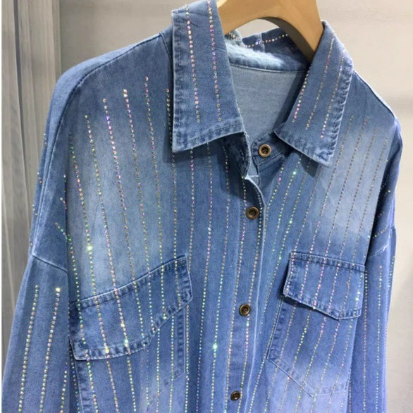 Camisa de jean femenina con diamantes de imitación y botón