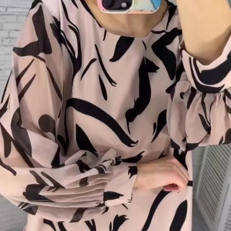Vestido a largo plazo para mujeres con un corte suelto, escote circular y diseño de presión