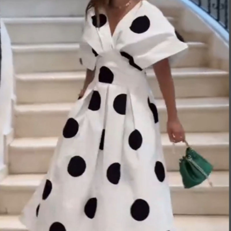 Vestido elegante con cuello en V con una línea A y mangas hinchadas