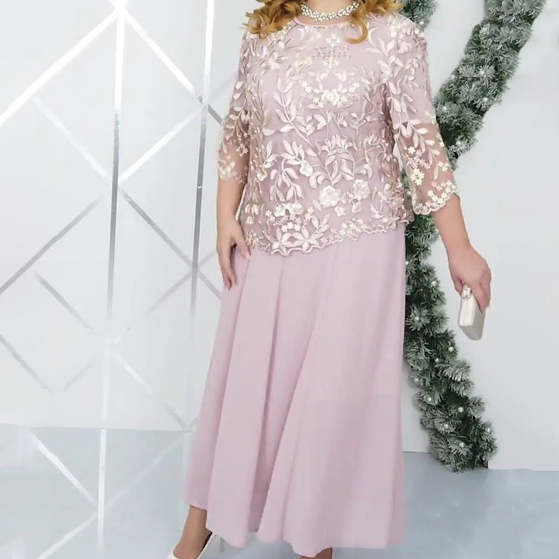 Vestido colocado en tamaños grandes con flip bordado