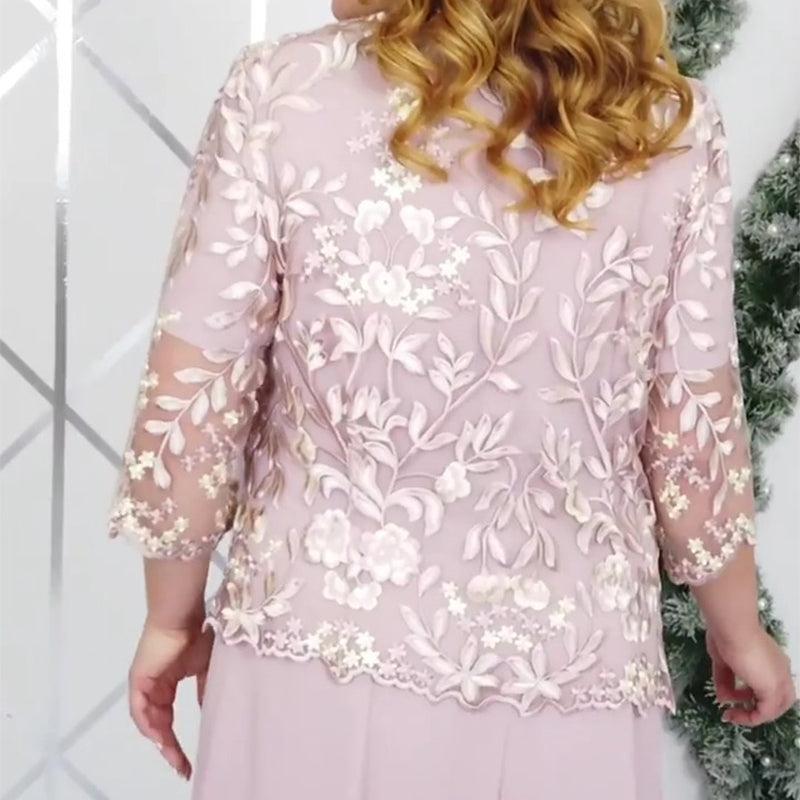 Vestido colocado en tamaños grandes con flip bordado