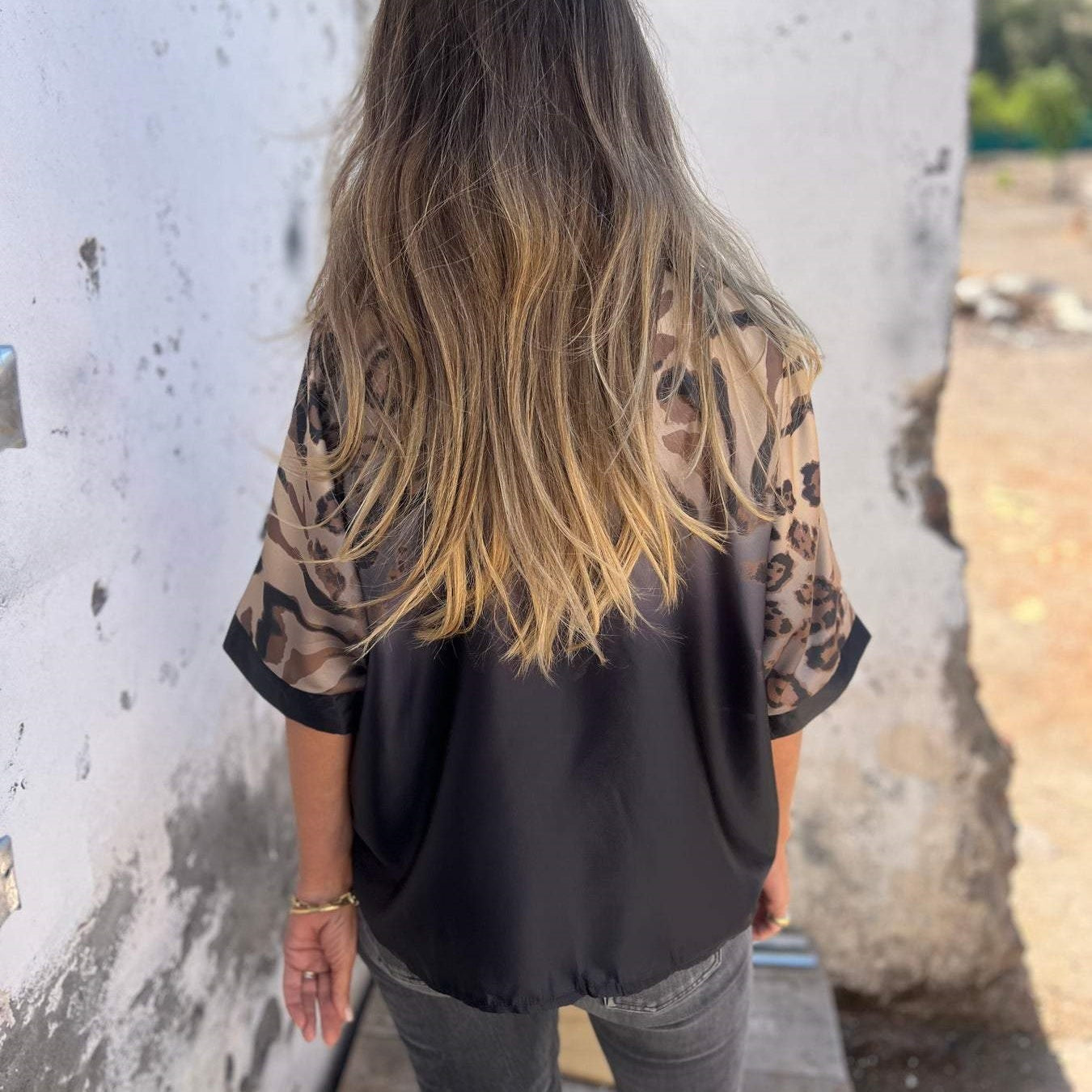 Botón camisa con patrón de leopardo para mujeres