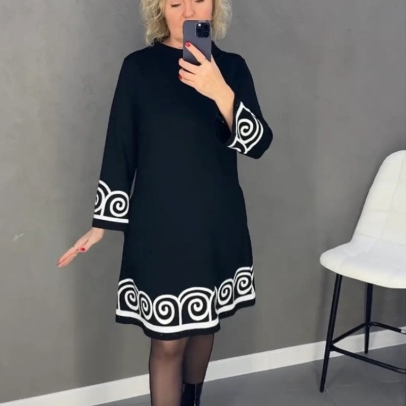 Vestido de manga larga con un patrón abstracto
