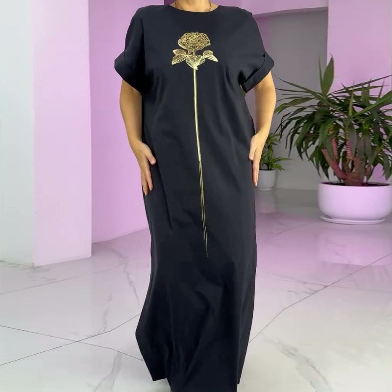 Vestido para mujeres con un escote circular y hendidura lateral