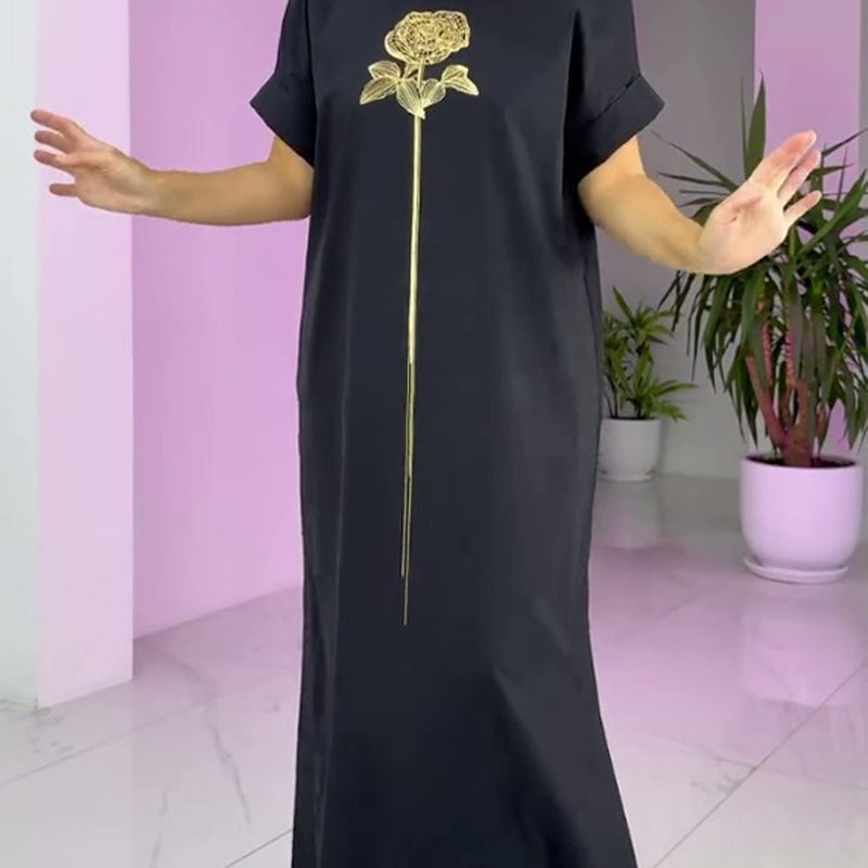 Vestido para mujeres con un escote circular y hendidura lateral