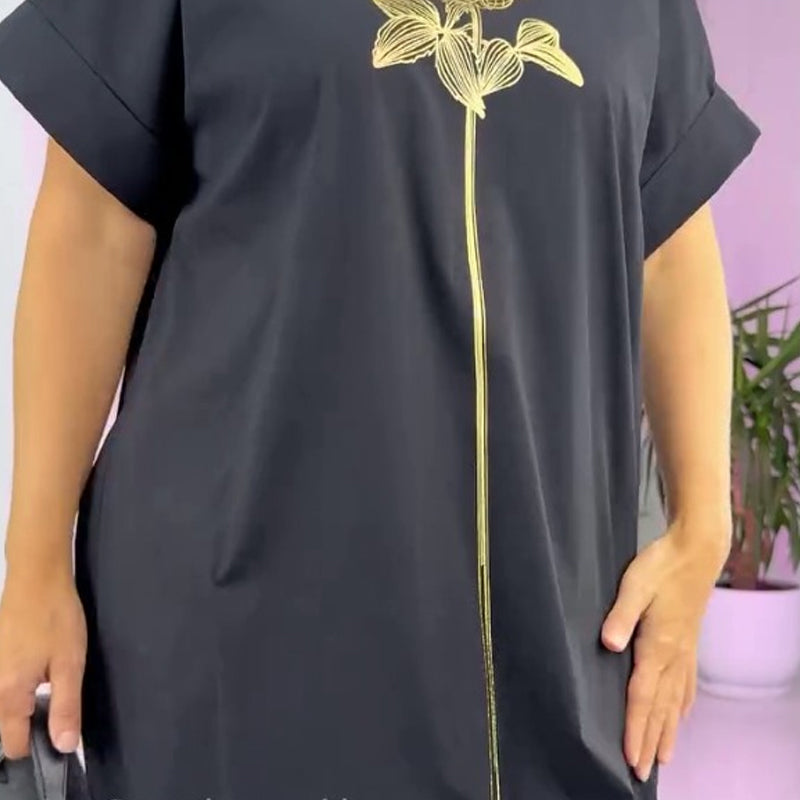Vestido para mujeres con un escote circular y hendidura lateral