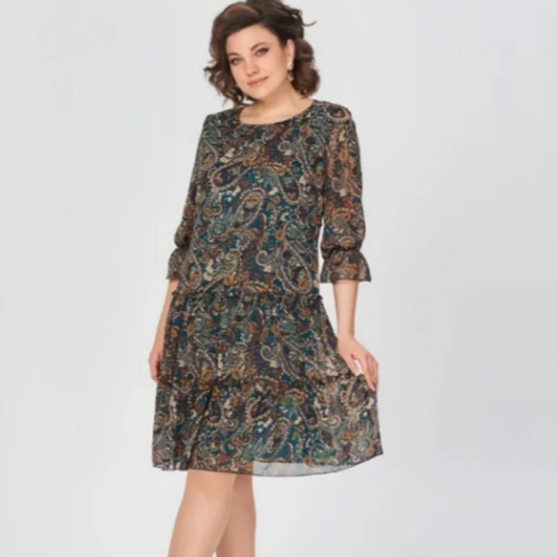 Vestido de ocio para mujeres con un escote circular y un patrón de flores