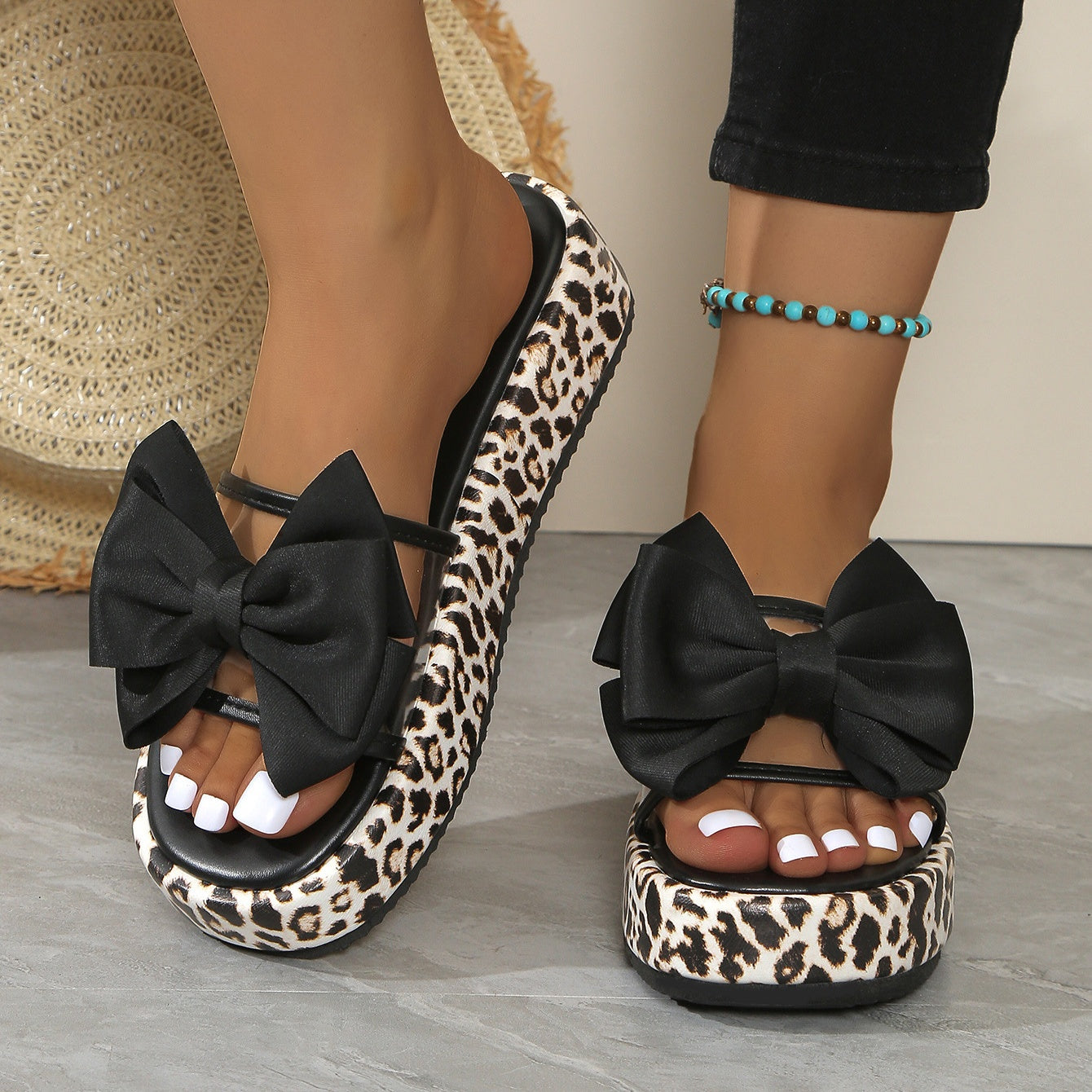 🎀2025 Sommer-Sonderangebot: 50% Rabatt Slipper mit Leopardenmuster, Schleife und dicker Sohle