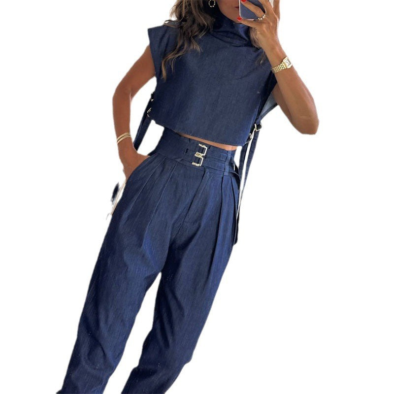 Conutos de moda de moda para mujeres con un top corto con un escote alto y pantalones de 3/4 langer con cintura alta