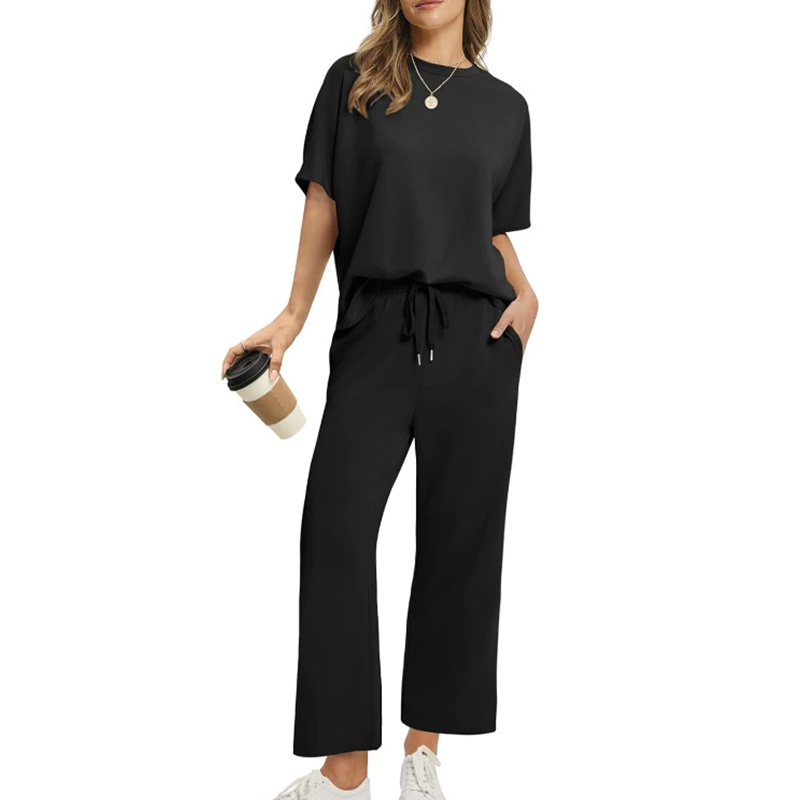 Conjunto suave e informal de top y pantalones para mujeres