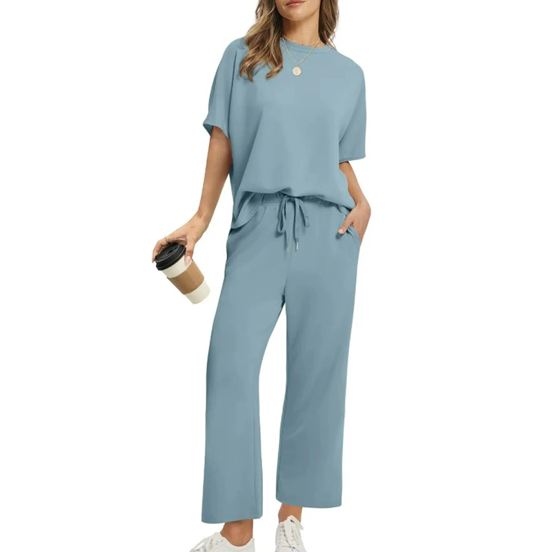 Conjunto suave e informal de top y pantalones para mujeres