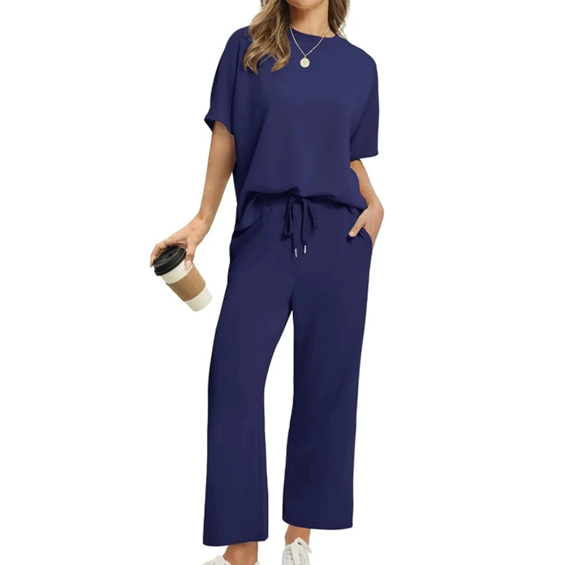 Conjunto suave e informal de top y pantalones para mujeres