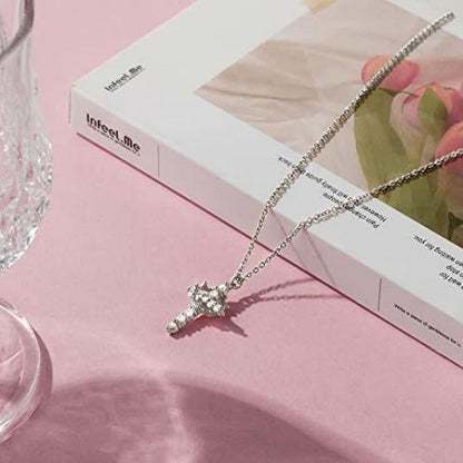 Kette mit Krone und Kreuzanhänger