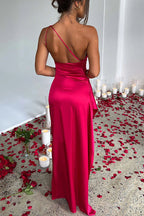 Satinkleid in Maxilänge mit Schlitz und Drapierung, One-Shoulder-Design