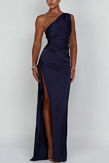 Satinkleid in Maxilänge mit Schlitz und Drapierung, One-Shoulder-Design