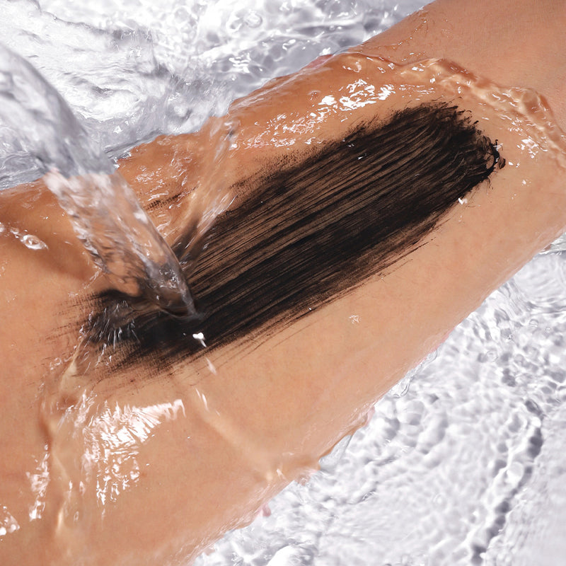 Wasserfeste schwarze Mascara für voluminöse, lange Wimpern