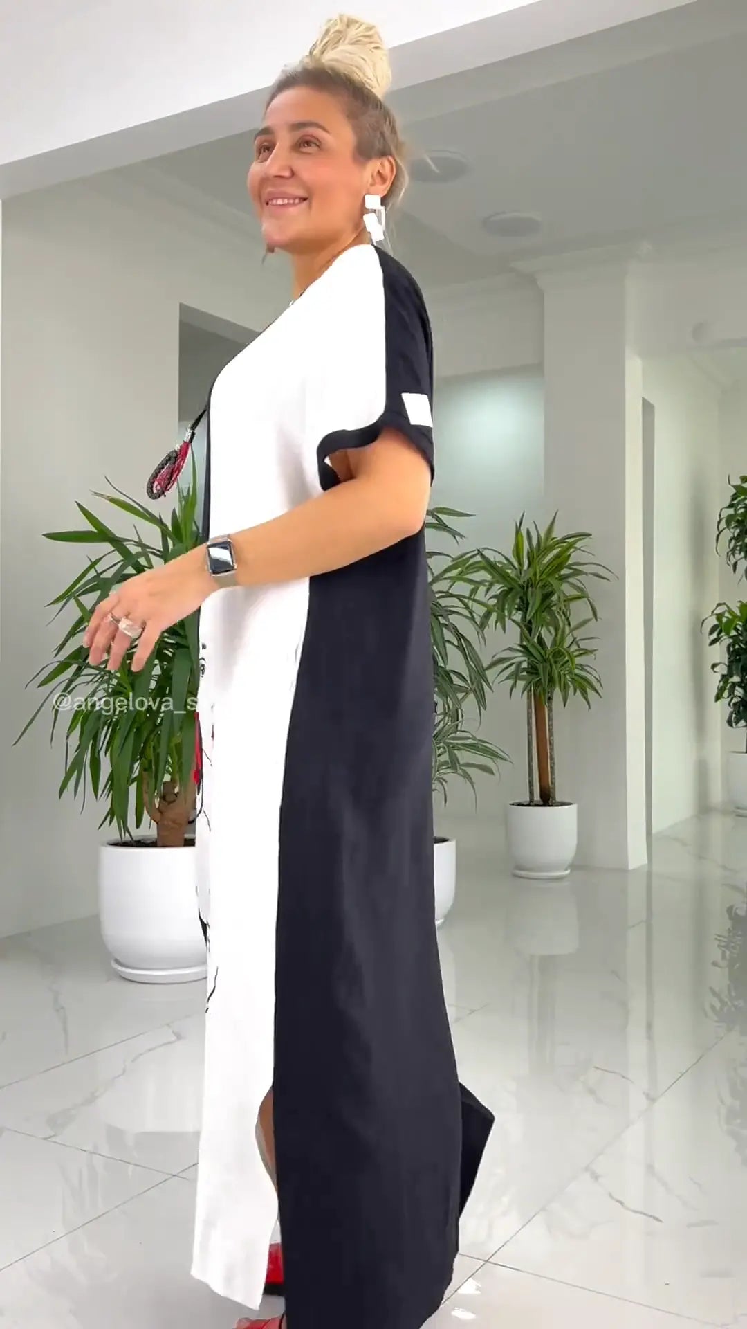 👗Schönes, lockeres Maxikleid mit abstraktem Gesichtsdruck in Schwarz und Weiß