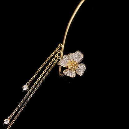 💕💕Schlichte Ohrclips mit Schmetterlings- und Blumenmotiv & Quasten – Elegant & bequem, ohne Ohrloch 🌸🦋