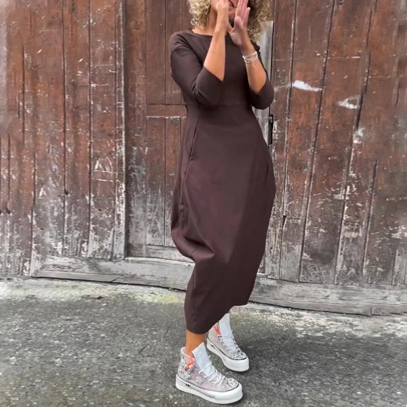 Einfaches, elegantes Damenkleid mit langen Ärmeln und Tasche