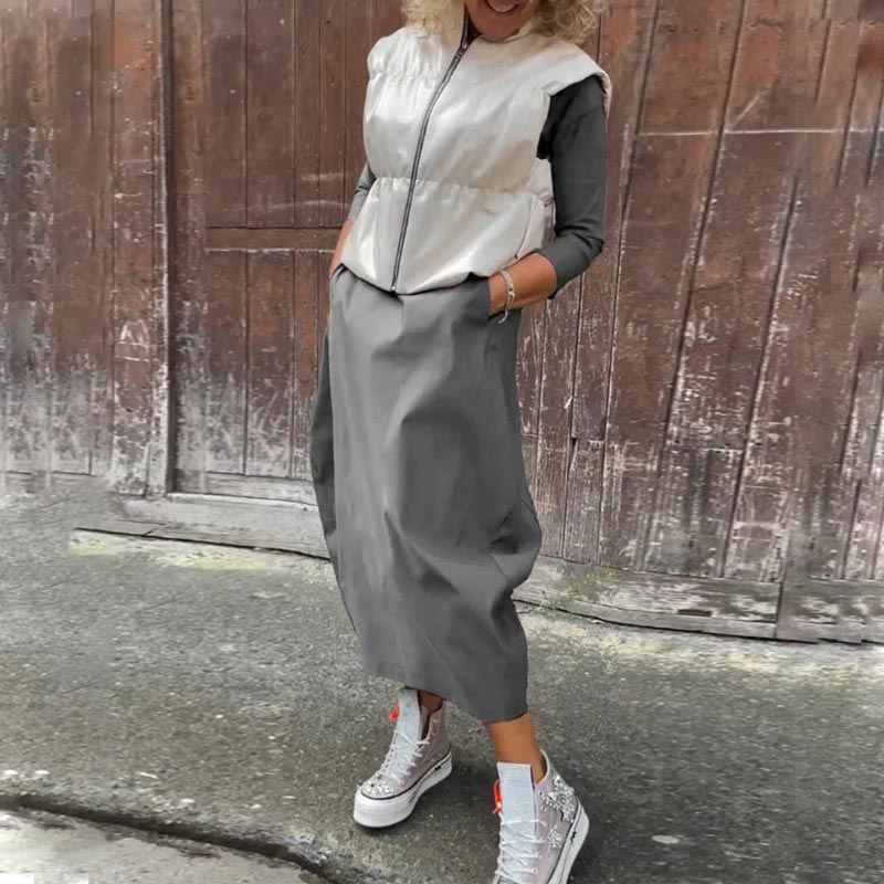 Einfaches, elegantes Damenkleid mit langen Ärmeln und Tasche