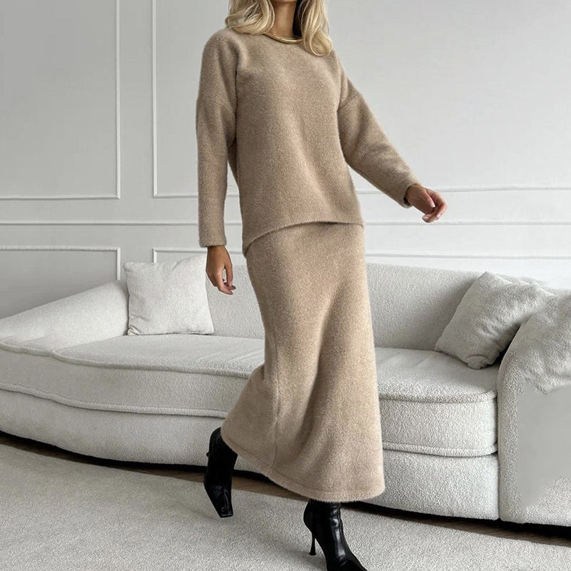 Elegantes, kuscheliges Set aus Pullover und ausgestelltem Rock für Damen