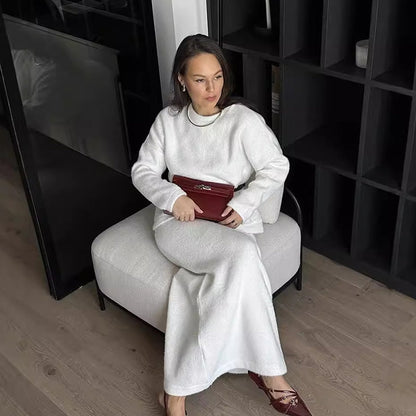 Elegantes, kuscheliges Set aus Pullover und ausgestelltem Rock für Damen